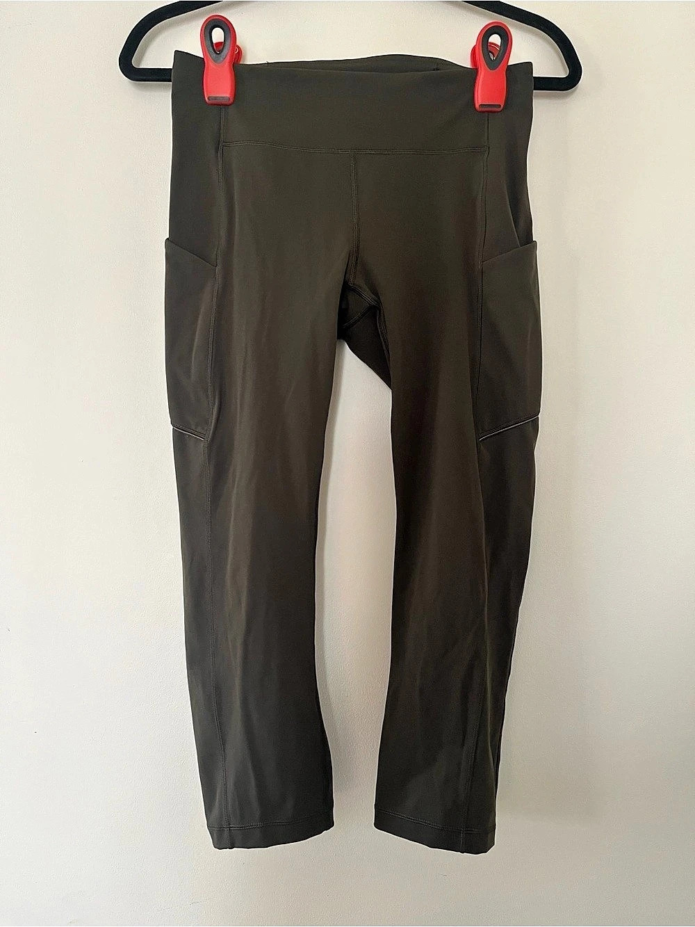 Lululemon Olive Green Cropped Leggings 6 Side Pockets Athletic Pilates